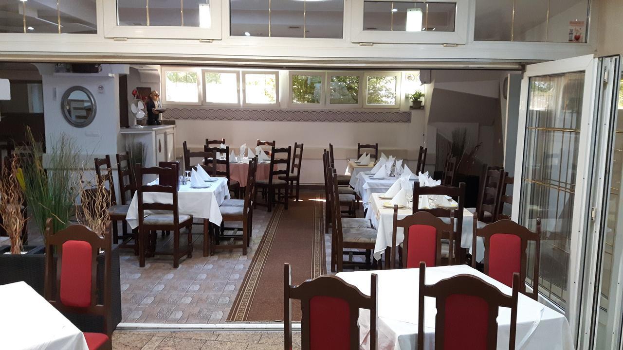 Restoran Prenociste Croatia Turist Hotel Dakovo Exterior photo